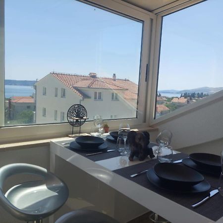 Top Floor Apartment With Sea View Kaštela Kültér fotó