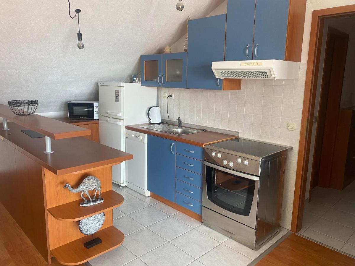Top Floor Apartment With Sea View Kaštela Kültér fotó
