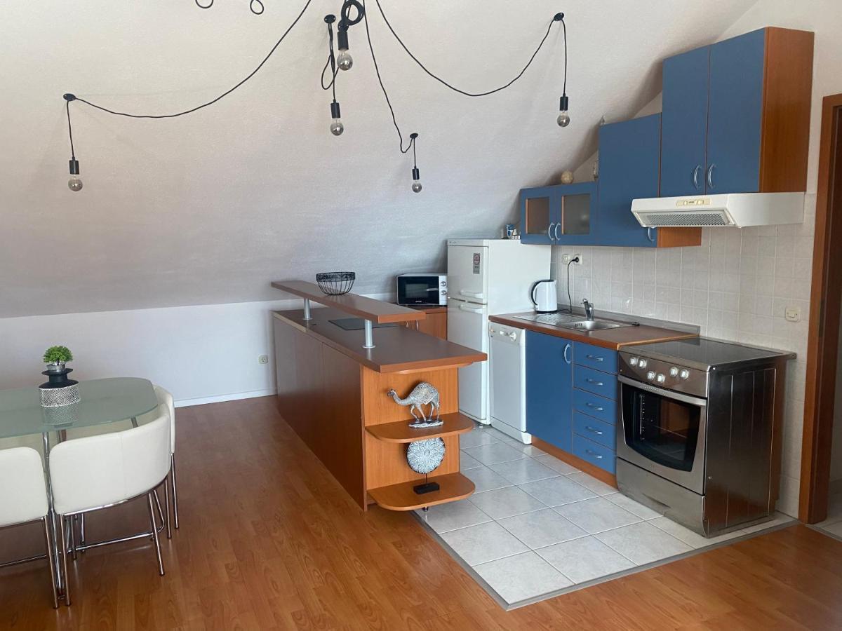 Top Floor Apartment With Sea View Kaštela Kültér fotó