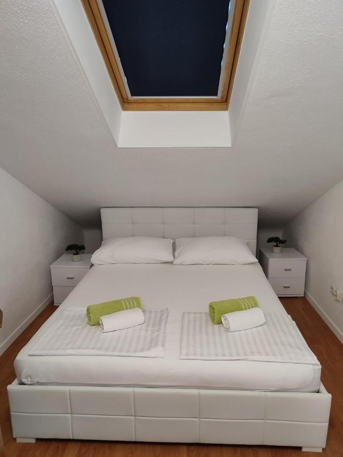 Top Floor Apartment With Sea View Kaštela Kültér fotó