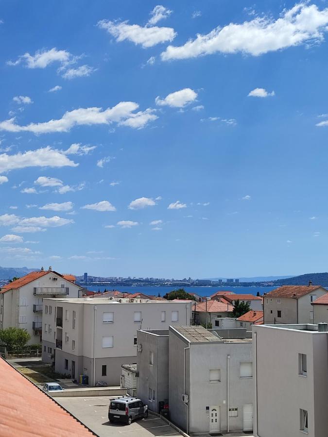 Top Floor Apartment With Sea View Kaštela Kültér fotó