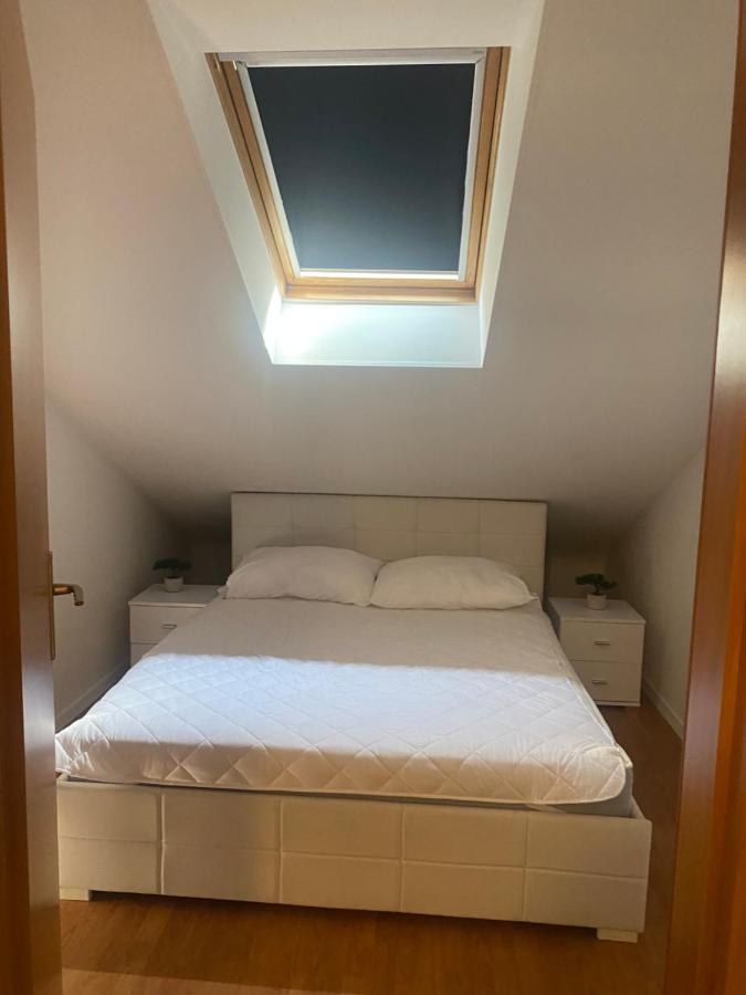Top Floor Apartment With Sea View Kaštela Kültér fotó