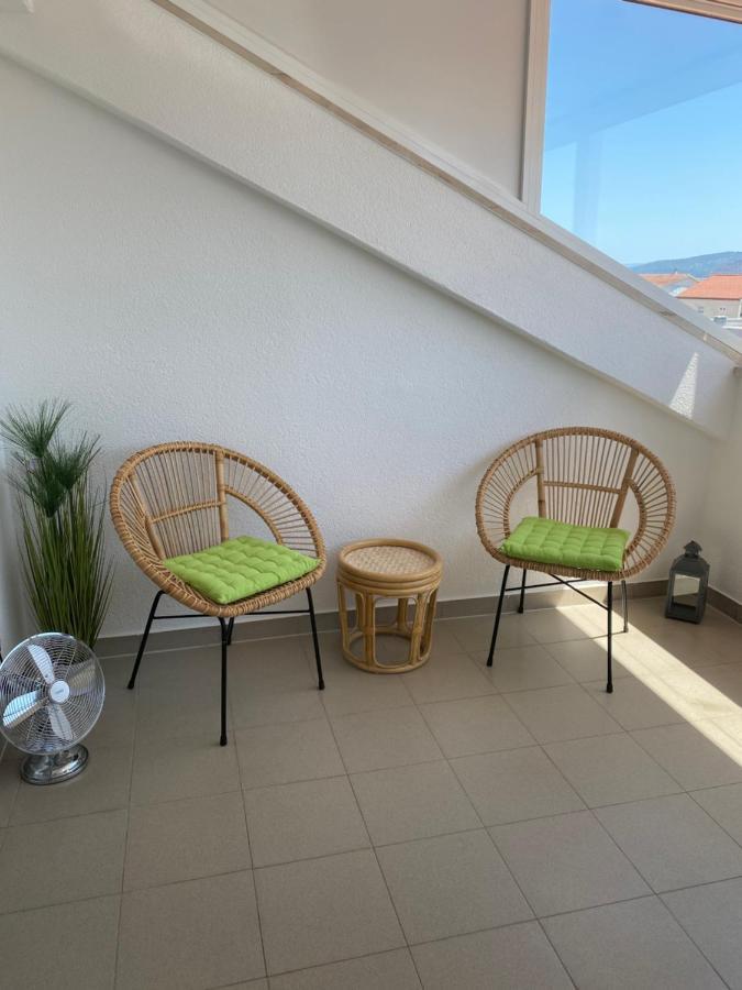 Top Floor Apartment With Sea View Kaštela Kültér fotó
